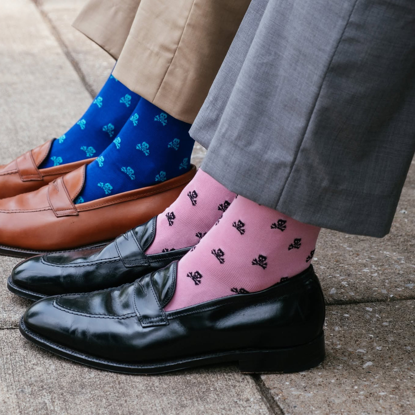 Mens pink socks with Black skulls