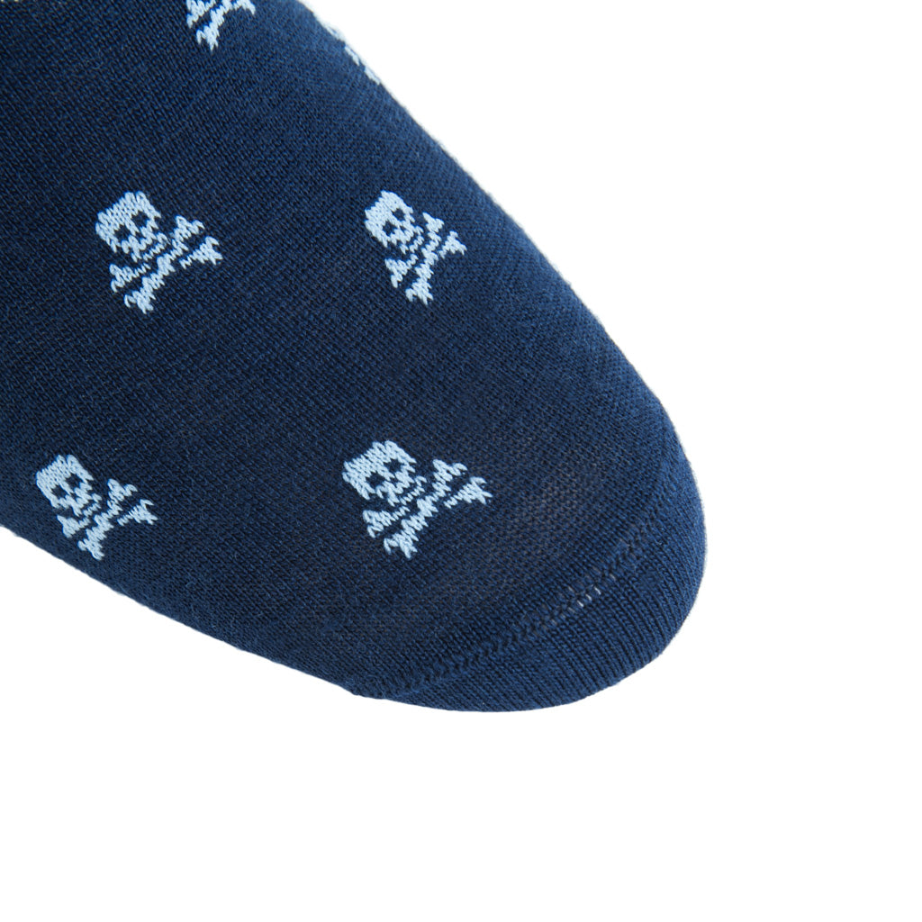 linked-toe navy with sky blue skull and crossbones wool