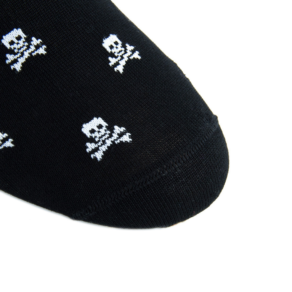 Black-Skull-Socks